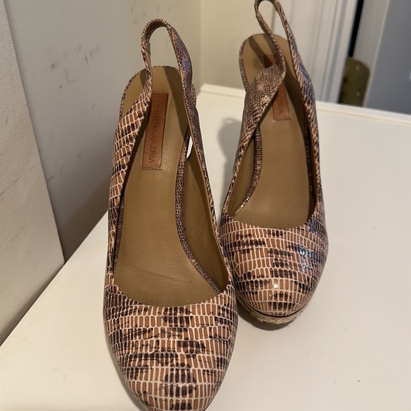 BCBGMaxAzria platform heels - Picture 2 of 2